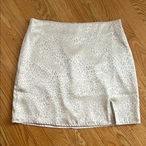 Elegant White Leopard Print Skirt
